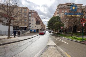 Comoda plaza de garaje en Villarejo, junto Camino de Ronda. Cerca de parada de bus y metro. photo 0