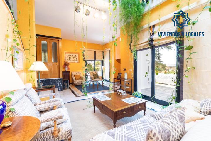 Exclusiva vivienda en El Serrallo con jardín, apartamento independiente y espectaculares vistas photo 0