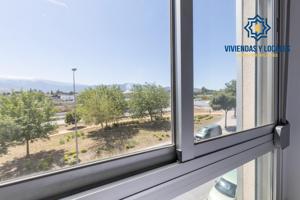 Piso de 2 dormitorios con garaje y trastero en la mejor zona de Alhendín photo 0