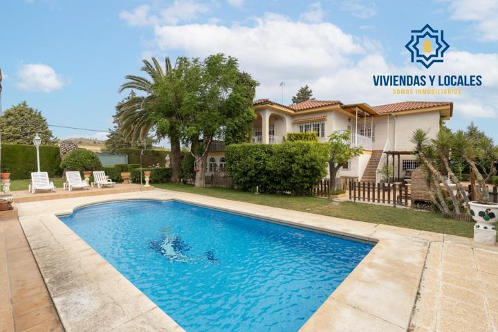 Chalet con piscina en Urbanización Suspiro del Moro photo 0