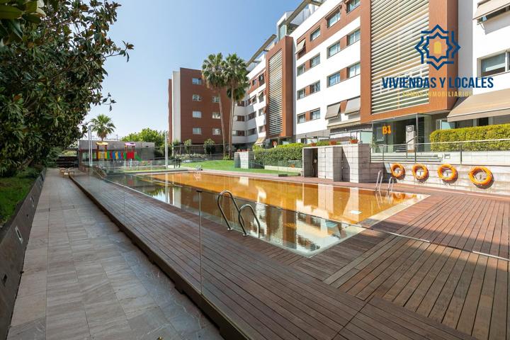 ¡Oportunidad única en el PTS de Granada, junto al CC Nevada! photo 0