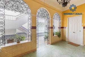 Edificio en venta completo junto a Gran Vía- Bajo Albaicín photo 0