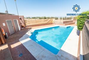 PRECIOSA CASA EN JUN CON PISCINA COMUNITARIA photo 0