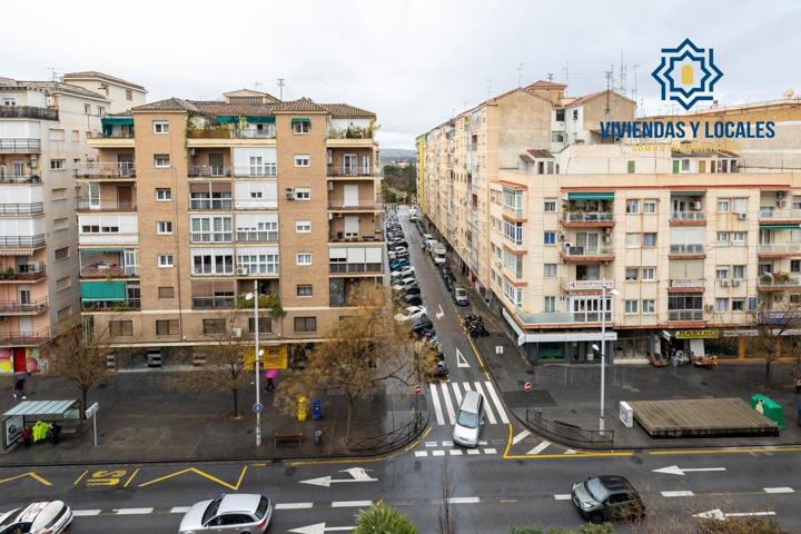 Camino de Ronda. Piso en planta alta con 5 dormitorios, garaje y trastero, calefacción central. photo 0