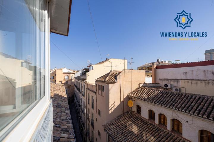 Piso en venta de tres dormitorios en zona Recogidas. photo 0