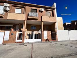 Casa de cuatro dormitorios en Armilla zona Poniente photo 0