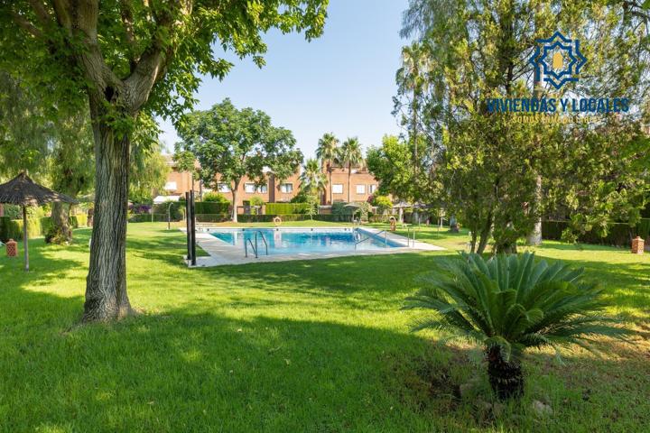 CHALET ADOSADO EN ZONA LA CALETA photo 0