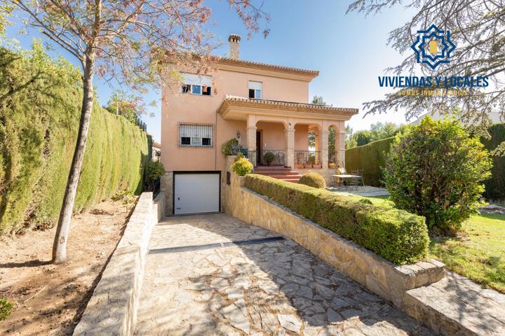 Tu oasis privado en Urb. El Ventorrillo: chalet con piscina y zona ajardinada photo 0