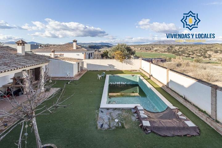 CHALET EN URBANIZACIÓN ENTRE ALAMOS (PANTANO DE CUBILLAS) photo 0
