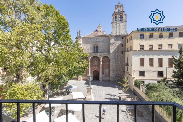 ¡CASA CON ENCANTO Y VISTAS EN PLENA PLAZA DE SANTO DOMINGO... EN EL EMBLEMÁTICO BARRIO DEL REALEJO! photo 0