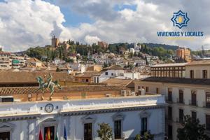 GRAN PISO EN PLAZA DEL CARMEN FRENTE AL AYUNTAMIENTO. photo 0
