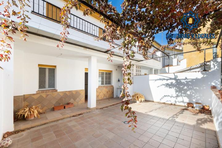 Casa en venta en el centro de Alfacar – Amplia, luminosa y muy funcional photo 0