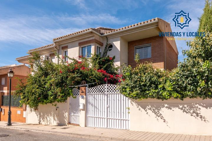 CASA PAREADA CON PISCINA PROPIA EN LOS REBITES, HUÉTOR VEGA photo 0