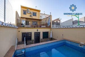 Adosado con piscina, en la mejor zona de Pulianas photo 0