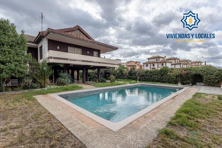 Gran casa con parcela y piscina en Cájar photo 0