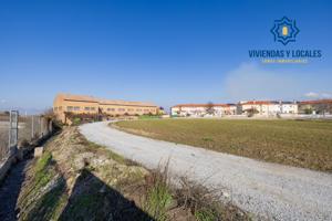 Finca vallada y con pozo propio a escasos metros del entorno urbano de Belicena photo 0