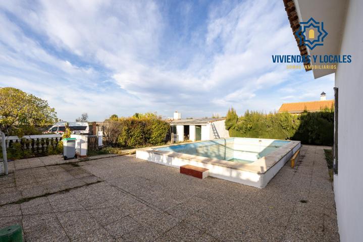 Parcela urbanizable con casa y piscina en Maracena photo 0