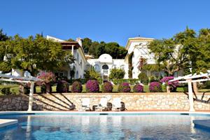 Espectacular villa de 800m2 con preciosas vistas panorámicas al mar en Benalmádena photo 0