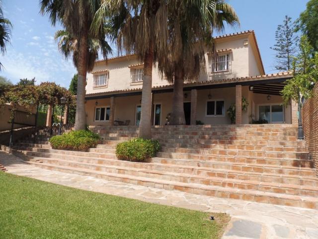 Villa de Lujo de 5 dormitorios en La Carihuela, Torremolinos photo 0