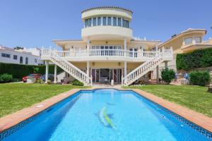 Villa 6 dormitorios con vistas al mar en La Cala de Mijas photo 0