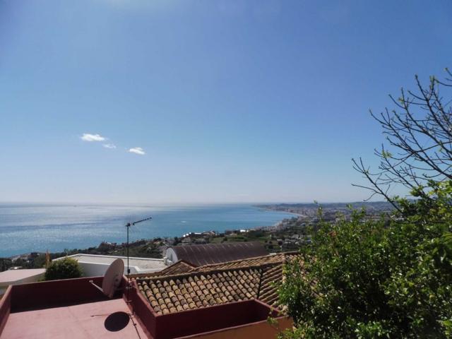 Villa grande con mucho potencial y vistas al mar zona Estupa Budista, Benalmádena photo 0