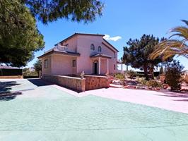 ESPECTACULAR CHALET ZONA MORALET!!! photo 0