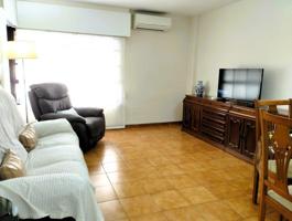 Piso reformado de 3 habitaciones junto a la Plaza de los Luceros – Amueblado y listo para entrar a vivir photo 0