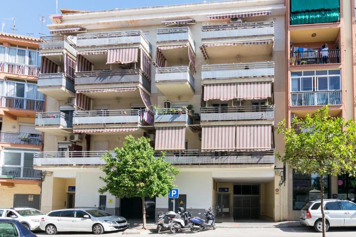 GRANDIOSO ÁTICO CON DOS PLAZAS DE GARAJE ENTRE PARQUE MARIA ZAMBRANO Y AYUNTAMENTO DE VELEZ MALAGA photo 0