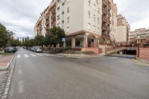 Comoda plaza de garaje en Villarejo, junto Camino de Ronda. Cerca de parada de bus y metro. photo 0