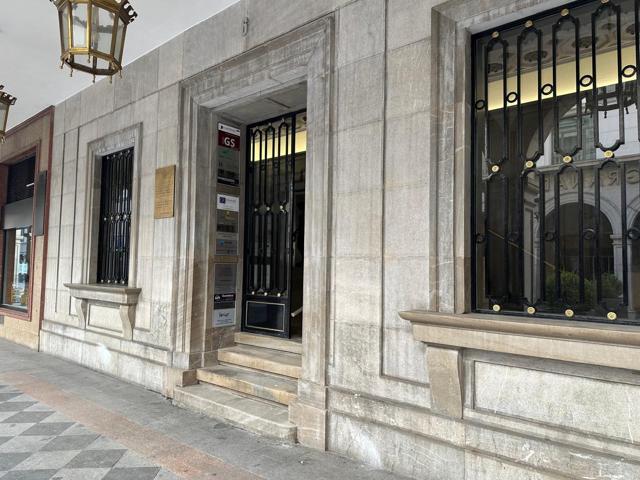 🏡 ¡Exclusivo apartamento en alquiler en el centro de Granada! photo 0