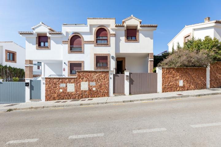 Venta de casa pareada en Granada (Zona Ctra. de la Sierra) photo 0