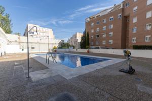 Encantador apartamento con terraza, garaje y piscina en El Serrallo photo 0