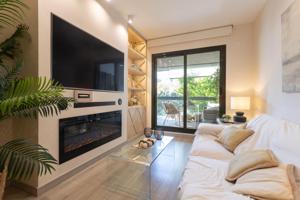 Venta de piso con 100 m2 de jardín en Málaga (Zona Puerto de la Torre) photo 0