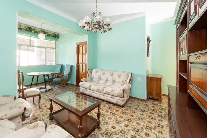 PISO EN ISAAC ALBENIZ, JUNTO A CALETA photo 0