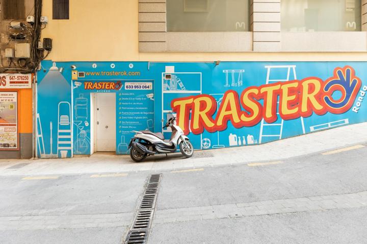 Fantástico local con 90 trasteros junto Recogidas photo 0