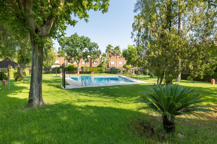 CHALET ADOSADO EN ZONA LA CALETA photo 0