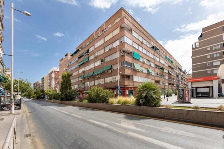 Amplio piso en Camino de Ronda, junto a Plaza Einstein photo 0