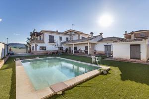 CHALET EN URBANIZACIÓN ENTRE ALAMOS (PANTANO DE CUBILLAS) photo 0