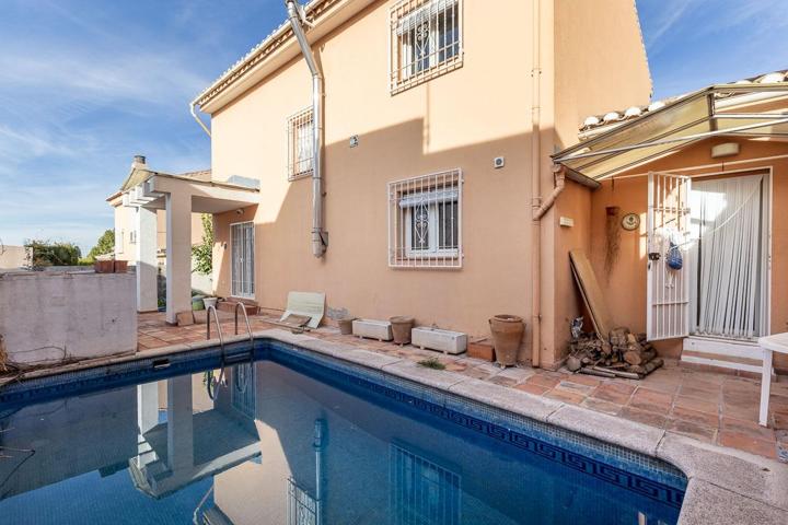 ¡OPORTUNIDAD ÚNICA! Casa con Garaje, Zonas Comunes y Piscina en Jun, Vega de Granada photo 0