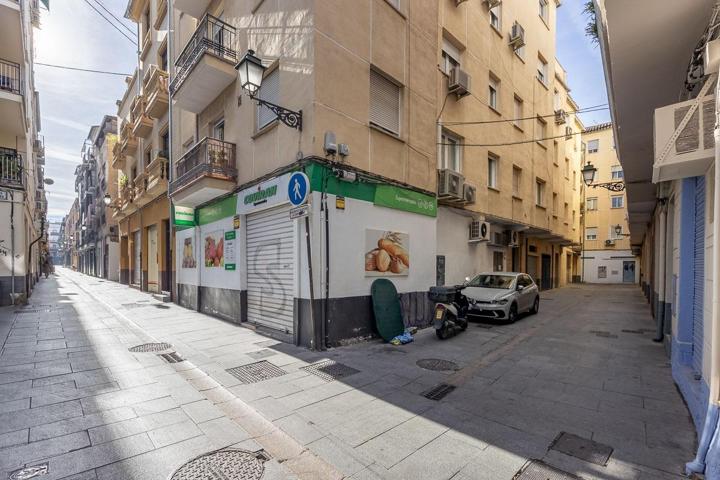 Estos dos grandes locales en pleno centro de Granada ofrecen una oportunidad única para tu negocio. photo 0