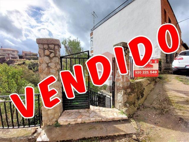CASA CON PATIO EN VENTA EN BURGOHONDO photo 0