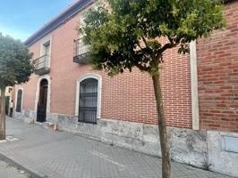 Tu Refugio en un pueblo. Una gran casa con mucho espacio exterior y todos los servicios. photo 0