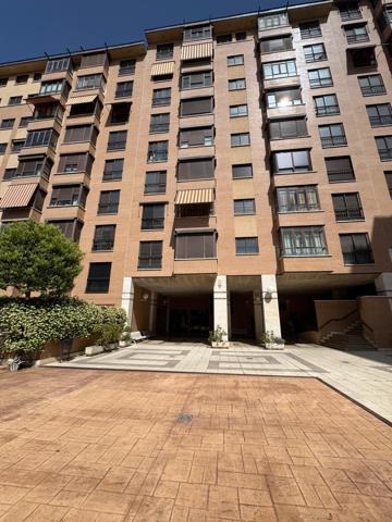 PISO DE 4 DORMITORIOS + 2 BAÑOS GARAJE Y TRASTERO EN PARQUESOL photo 0