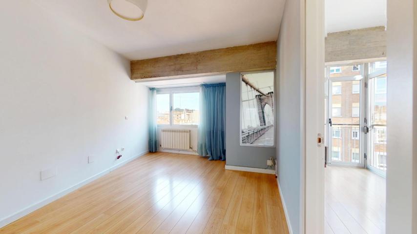 Piso de dos dormitorios reformado con excelentes vistas en el centro photo 0