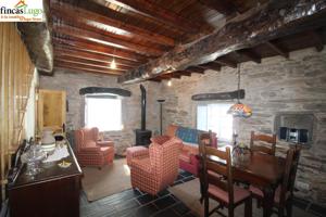 CASA REFORMADA AL LADO DEL RÍO LADRA photo 0