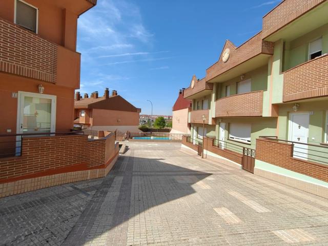 Chalet-Adosado a la venta en Zurguen photo 0