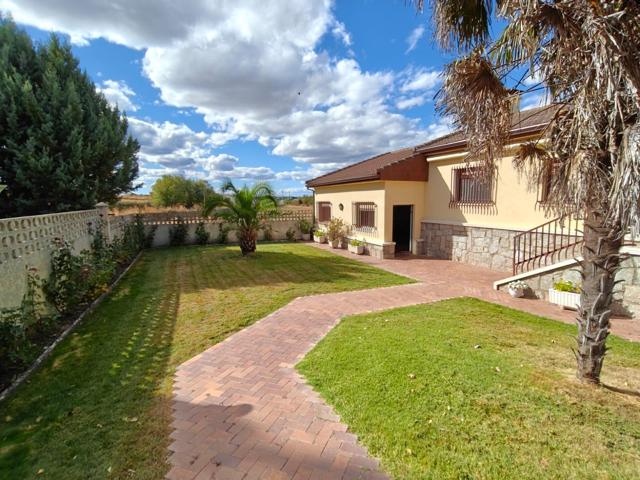 Chalet a la venta en Ledesma photo 0