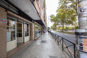 Local comercial en Avenida de Madrid photo 0