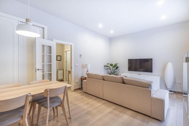 Avenida de la Constitución. Bonito piso amueblado con 2 dormitorios. photo 0