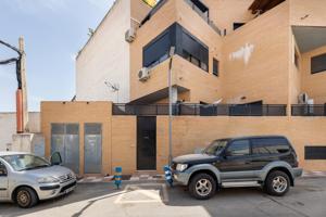Vivienda Independiente en Planta Baja con Amplio Patio y Terraza photo 0